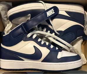 Nike Mid-Top Sneakers Navy and White