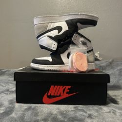 Jordan 1 High Bleached Coral DS size 6y