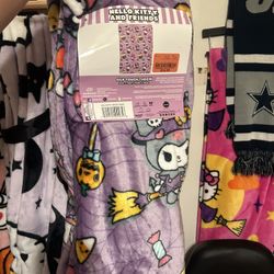Hello Kitty Halloween Blanket (retail)