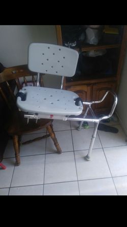 Geriatric bathtub chair
