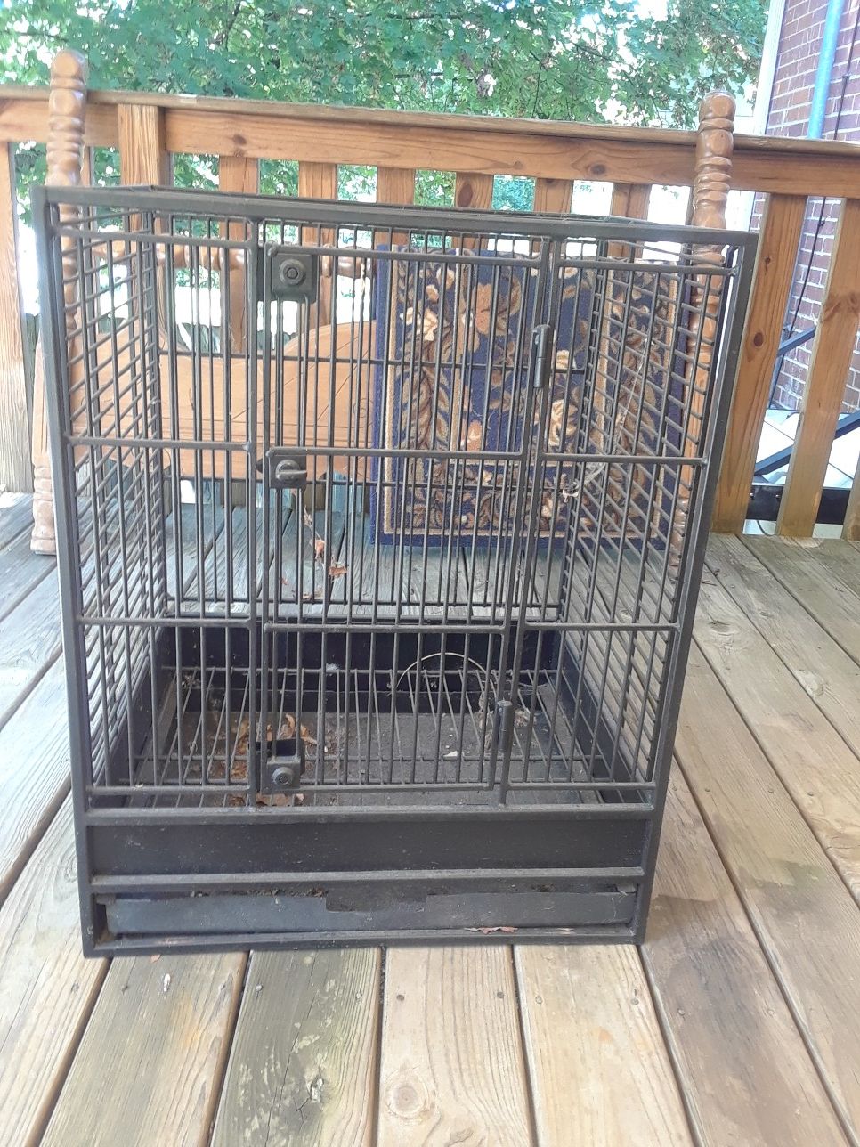 Heavy duty bird cage in excellent condition