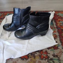 Boots Women's Size 5.5 
