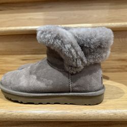 Uggs woman’s size 7 hood condition 