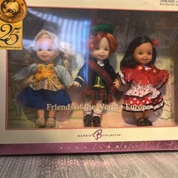 Friends Of The World Europe, Kelly dolls