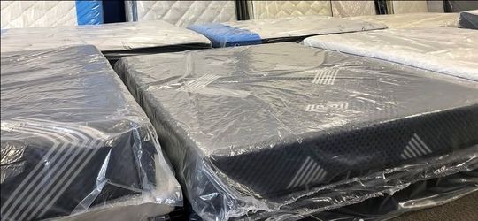 ⚡️Brand New King Pillow Top Mattress Set⚡️