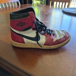 1985  Michael Jordan tennis shoe.