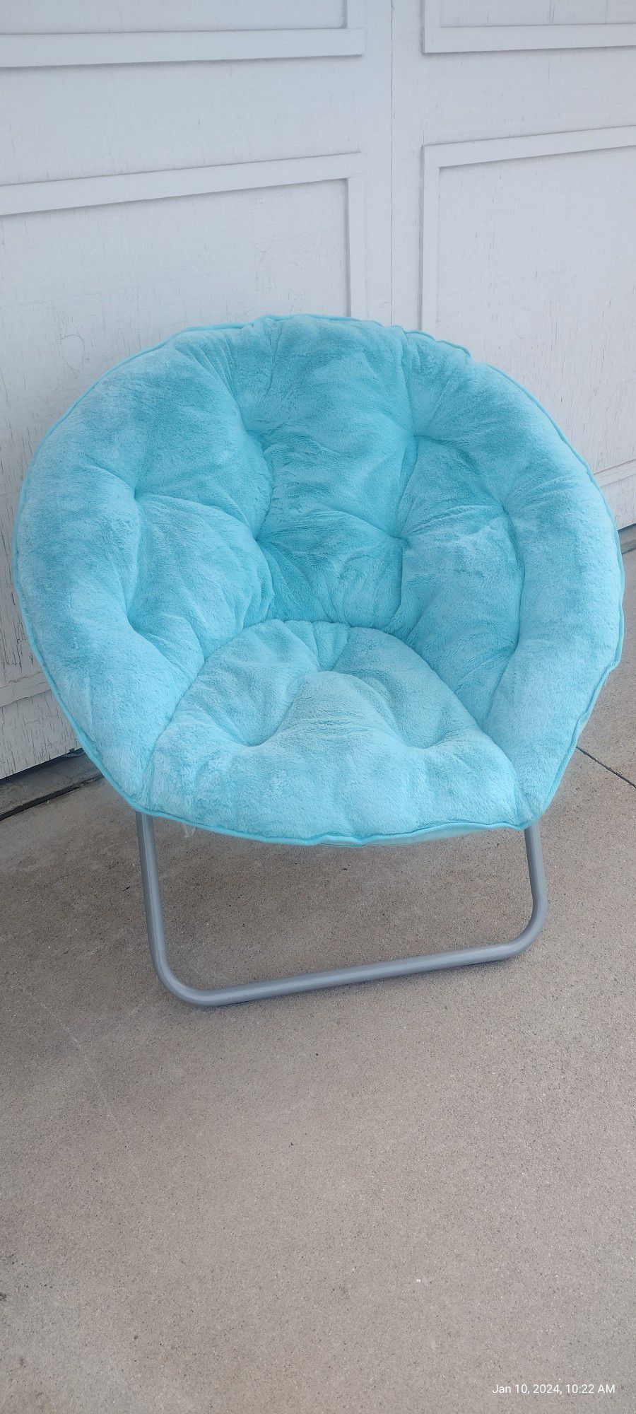 New Never UsedComfy Saucer Chair