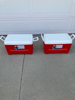 Pair of Igloo Island Breeze 48 Qt Coolers Excellent Condition