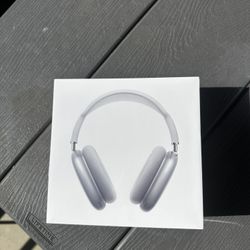 Airpod maxes with warranty 