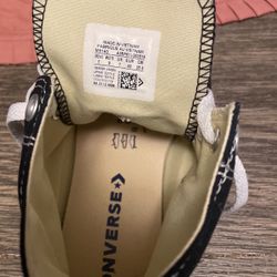 Converse Men Size 7 /Women 9