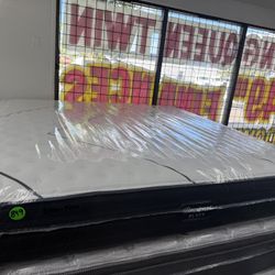 KING SIZE SIMMONS BEAUTYREST BLACK L CLASS (EXTRA-FIRM) MATTRESS & BOX SPRINGS BED EET