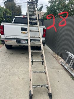 Escaleras de 28 pies de fibra de vidrio buena marca, tengo muchos