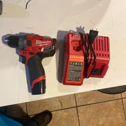 Milwaukee Fuel Brushless Hammer Drill 