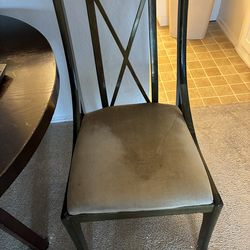 Freeeeee  Kitchen table n 5 chairs