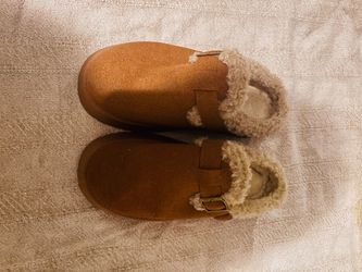 Size 9.5 Tan Suede Shearling Clog Slippers