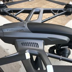 Yuneec Typhoon Q500  4K . 