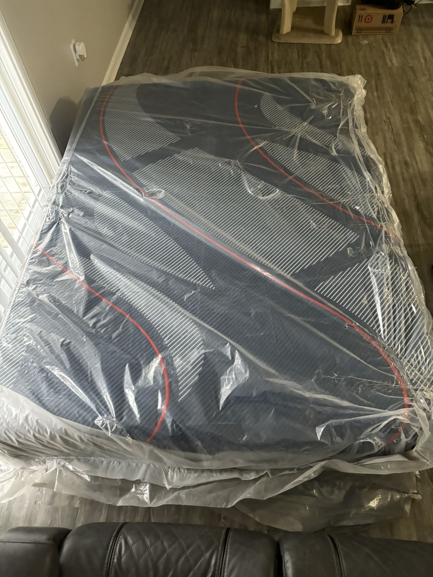 Queen -Sealy Posturepedic Elite Hybrid Brenham 2 Firm+ 5 inch foundation. Brand New. 