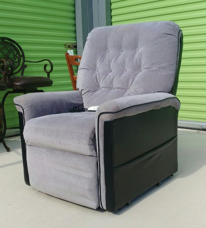 Motorized lift chair/recliner