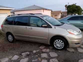Toyota Sienna Le 2009