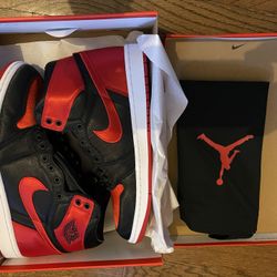 Nike Air Jordan 1 Retro Size 9.5 Satin Banned 