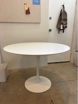 Saarinen Tulip Dining Table – 42” White Round