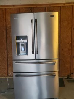 NICE REFRIGERATOR  MAY TAG 