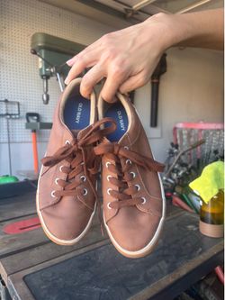 Boys Brown Shoes— Size 5