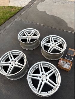 Rennen Forged 22” 5x127 rims