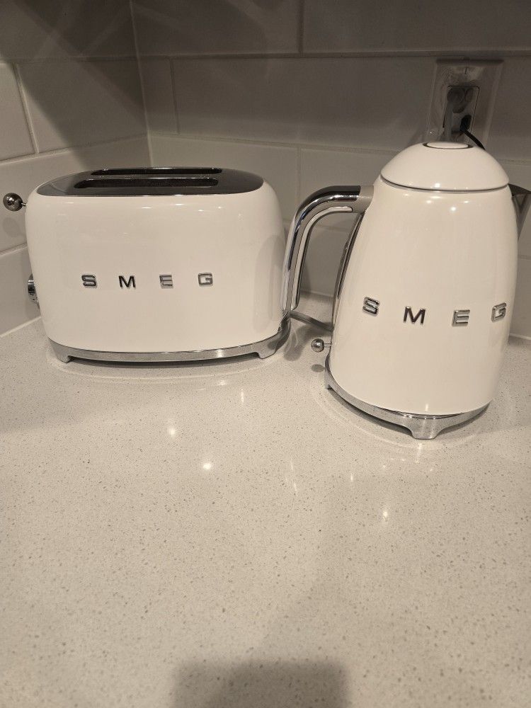 Smeg Toaster And Kettle 