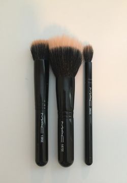 MAC makeup brush set