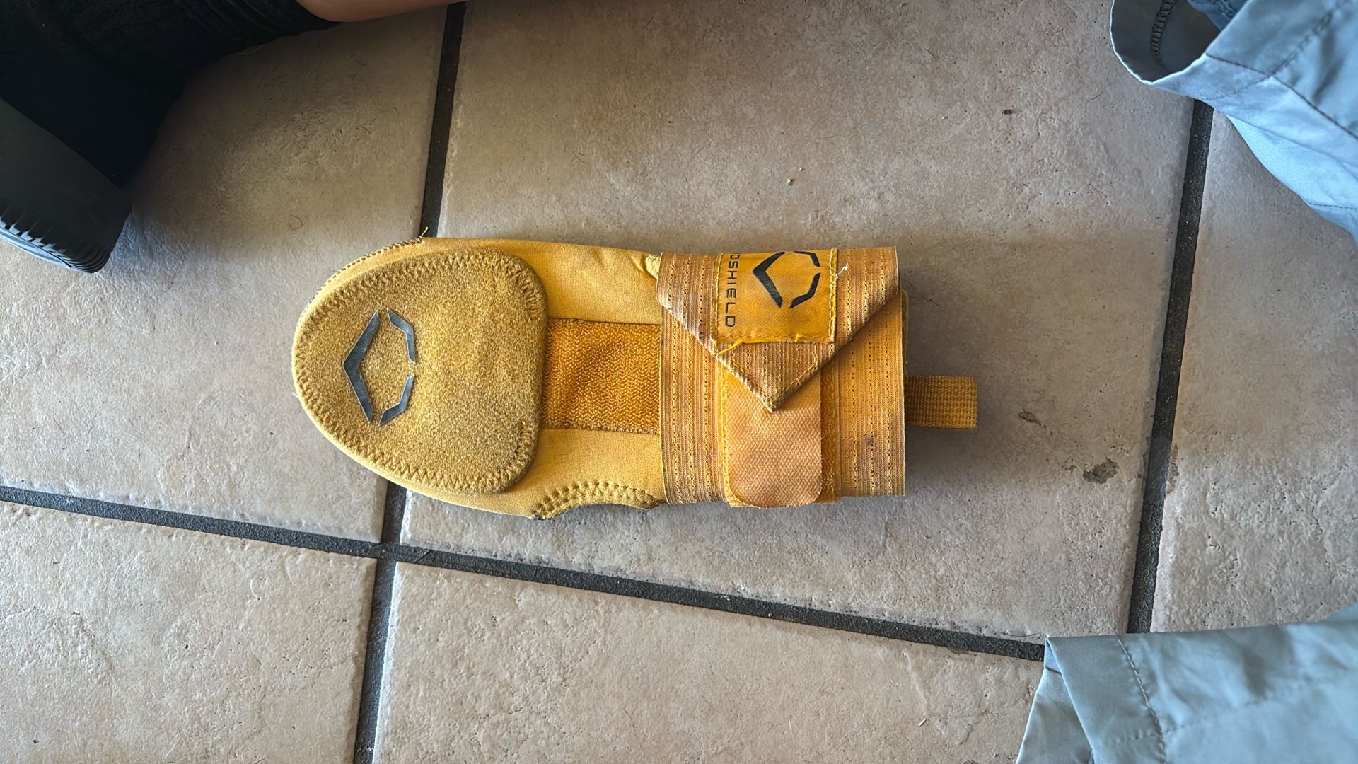 Evo shield sliding mitt