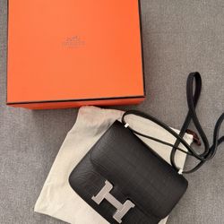Constance 18 Matt Black Crocodile