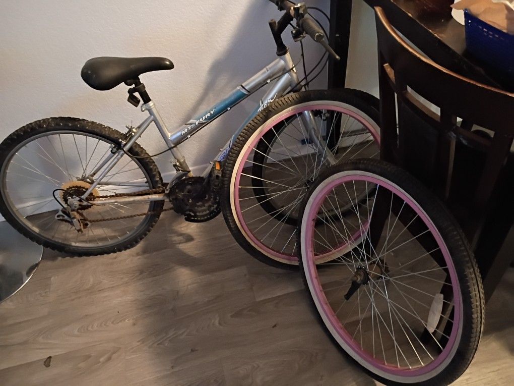 Nice Little Mountain Bike  I Do Have A Extra Set Of Bike Tires Pink