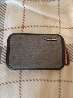 Speaker 🔊 in good condition works and come with cable