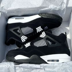 Jordan 4 Retro: White Thunders Nike Shoe