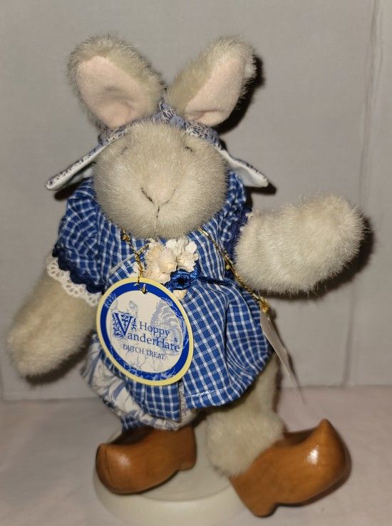 Hoppy VanderHare Dutch Treat 1991 With Tags And Stand