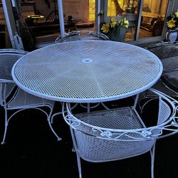 wrought iron table and four chairs 