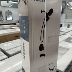  MOEN Brecklyn Single Handle 6-Spray Tub and Shower Faucet with Magnetix Rainshower Combo in Matte Black (Valve Included)