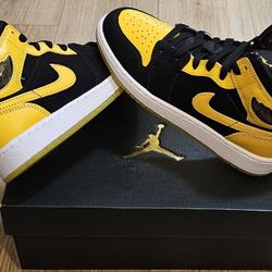 Jordan 1's Size 4y Youths/ Fits Size 5.5 Or 6 In Women 