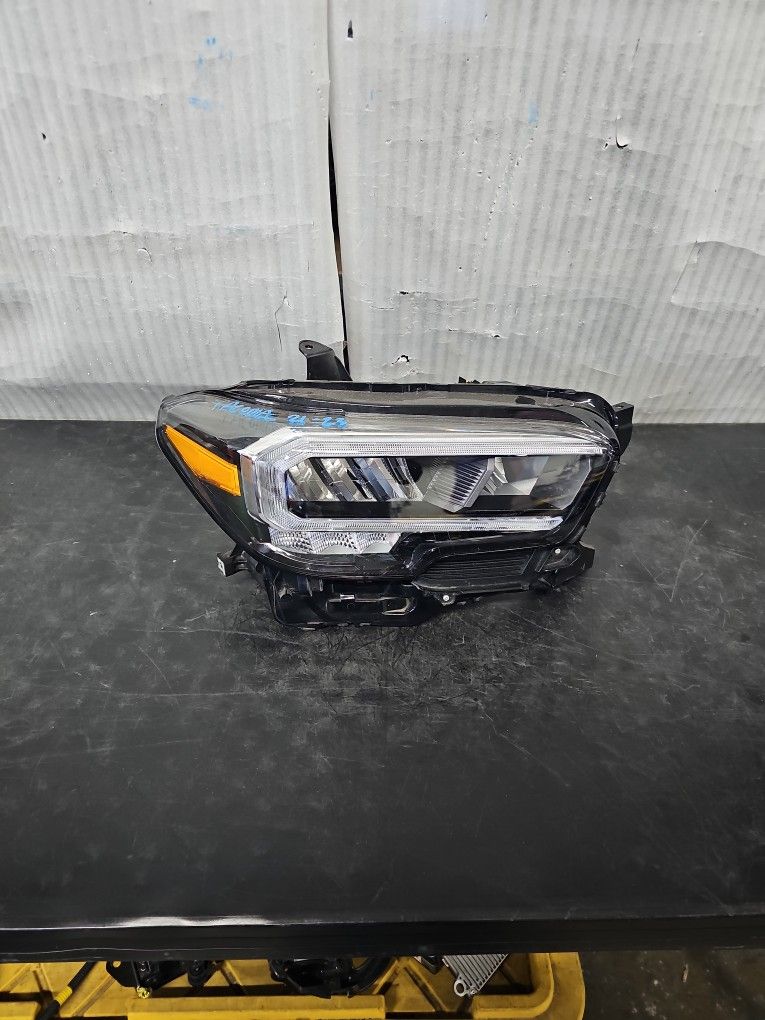 Toyota Tacoma 2021 2022 2023 Right Headlight Led