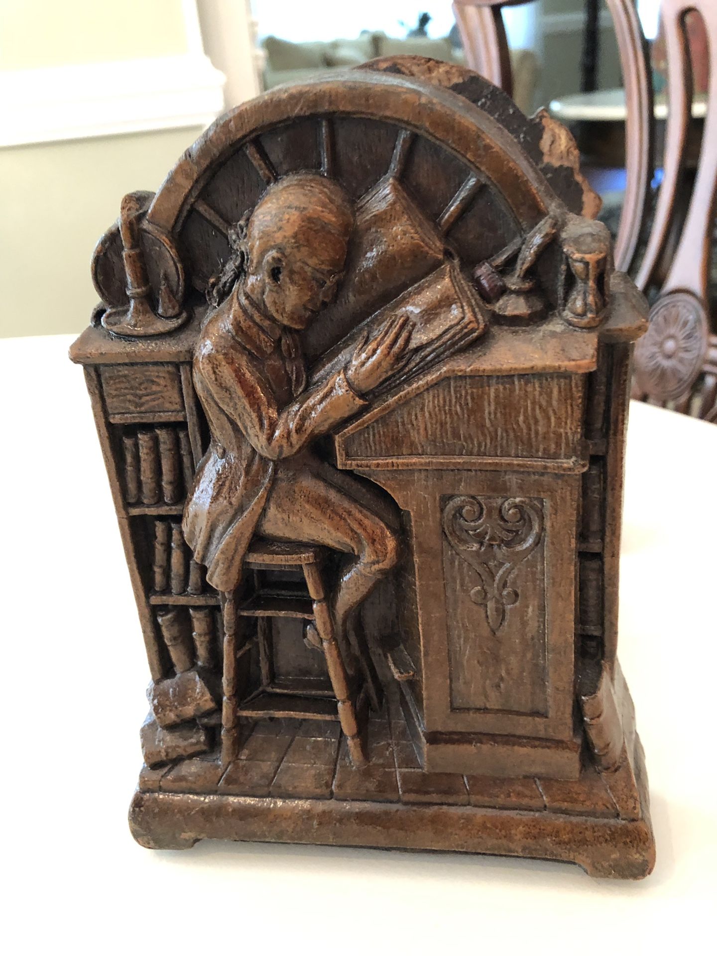 SYROCO WOOD SYRACUSE N.Y. VICTORIAN MAN READING AT LIBRARY DESK BOOKENDS. “1950s”VINTAGE*