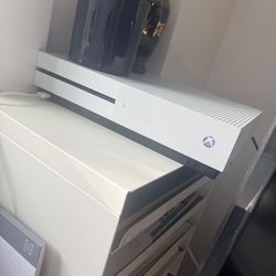 Xbox One - New controller  - Xbox headphones