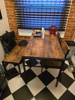 Kitchen table set in great conditions