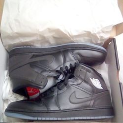 Brand New Jordans Retro 1s Mids Size 12 