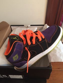 Jordan retro 1 halloween size 5 ds