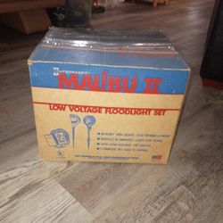 Malibu 2 Low Voltage Lights Comes On at Night. 