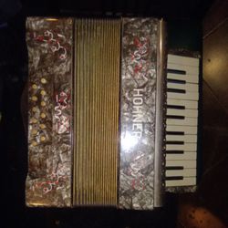 Hohner piano accordion 