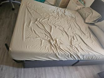 Queen Memory Foam Mattress – Clean & Comfortable
