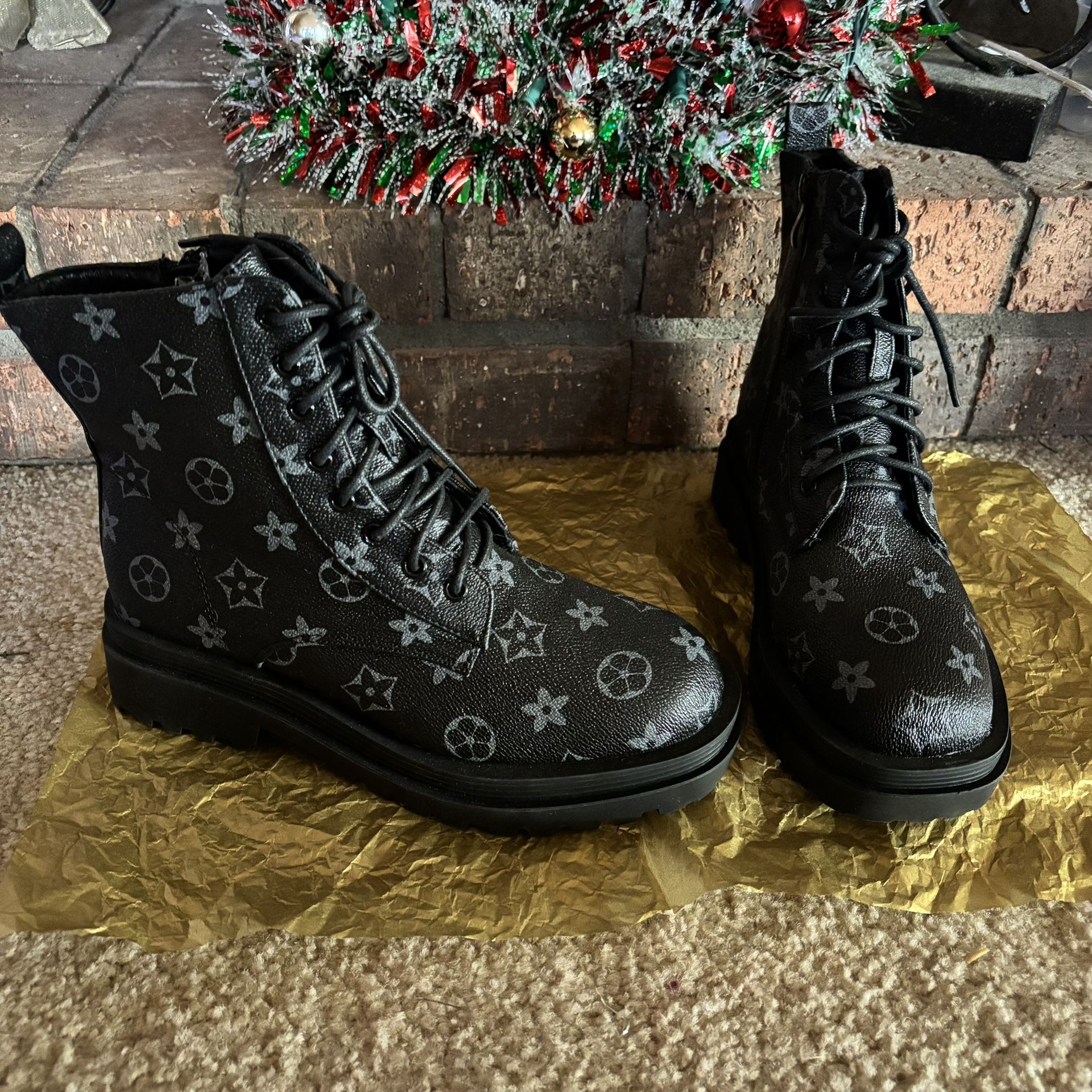 Designer Boots Size 8 Brand New!!