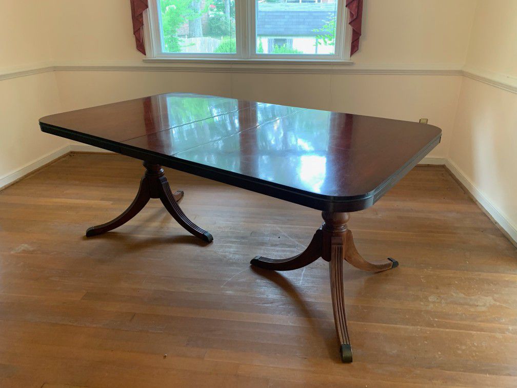 Vintage Duncan Phyfe Style 1960s Dining Table